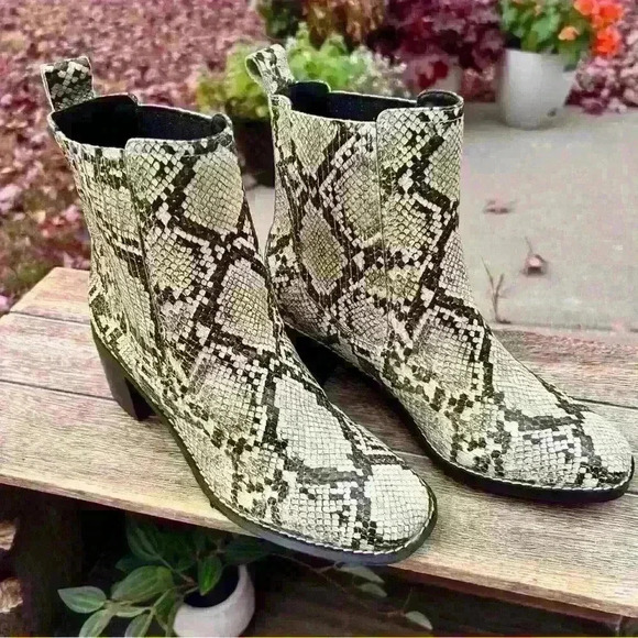 New NORDSTROM LEATHER Snakeskin Style Booties - So Cute! Size 6 MSRP: $89.00 - Picture 13 of 15